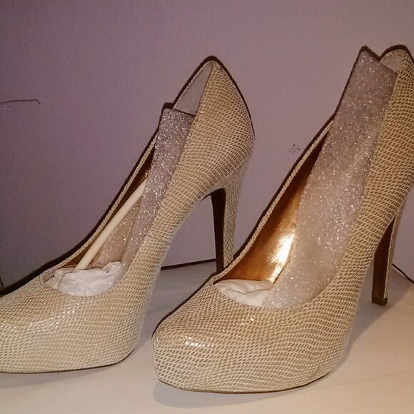 BCBG Nude Leather Heels - Picture 3 of 7